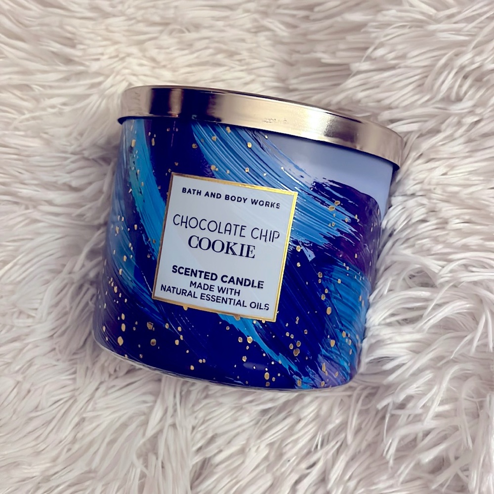 New! Bath and Body Works CHOCOLATE CHIP COOKIE scented 3 wick candle!